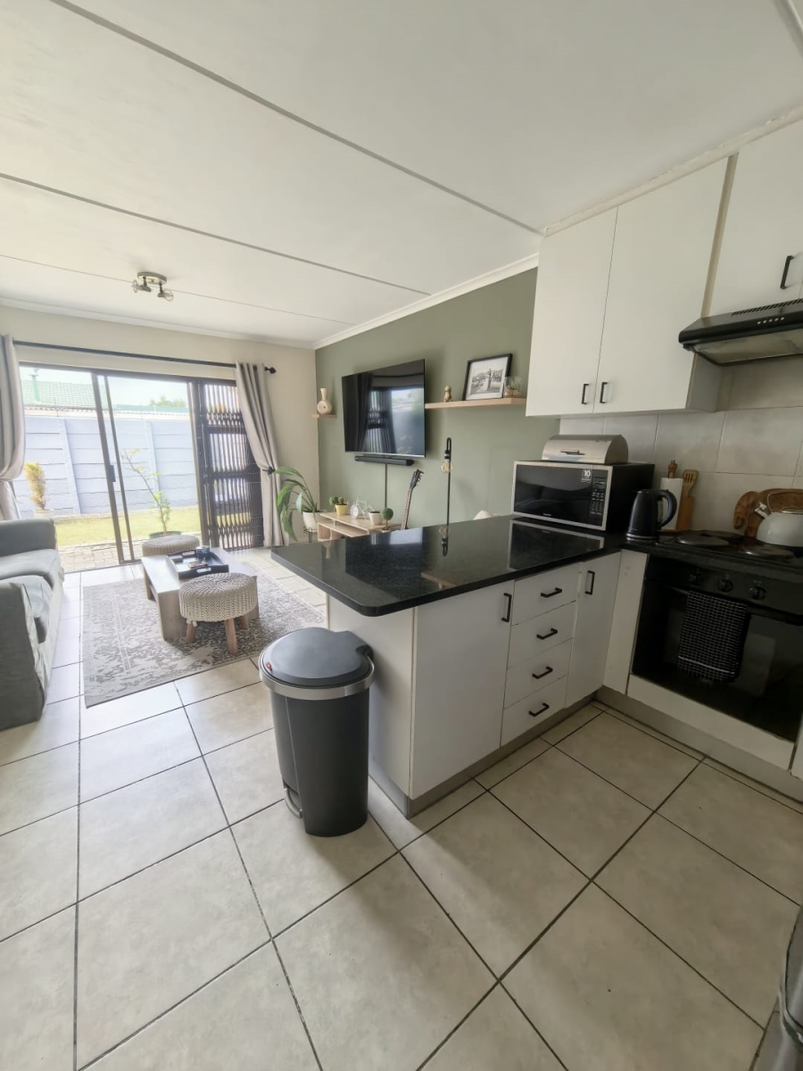2 Bedroom Property for Sale in Grassy Park Western Cape